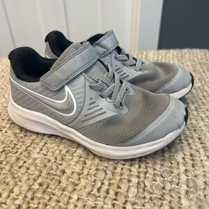 Nike Shoes Youth Star Runner Running Sneakers Gray Lace Up Low AT1801-005 Sz‎ 13